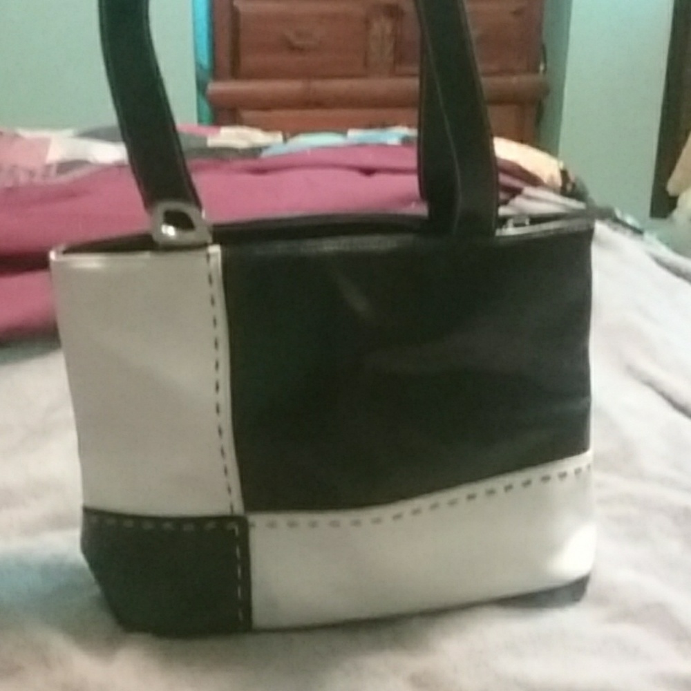 Split pocket purse with several zip up pockets
